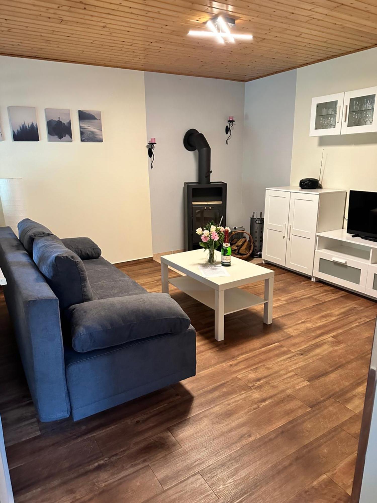 Bungalow Am Dobbertiner See Exteriör bild